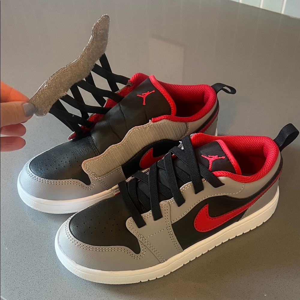 Jordan AJ1 low cement/fire 3Y New
